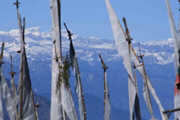 Fahnen vor dem Himalya