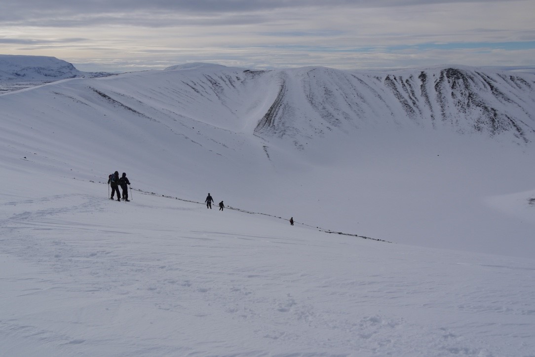 Schneeschuhwandern unter Nordlichtern