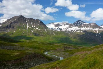 Aktivurlaub Island: Yoga und Wandern in der Natur