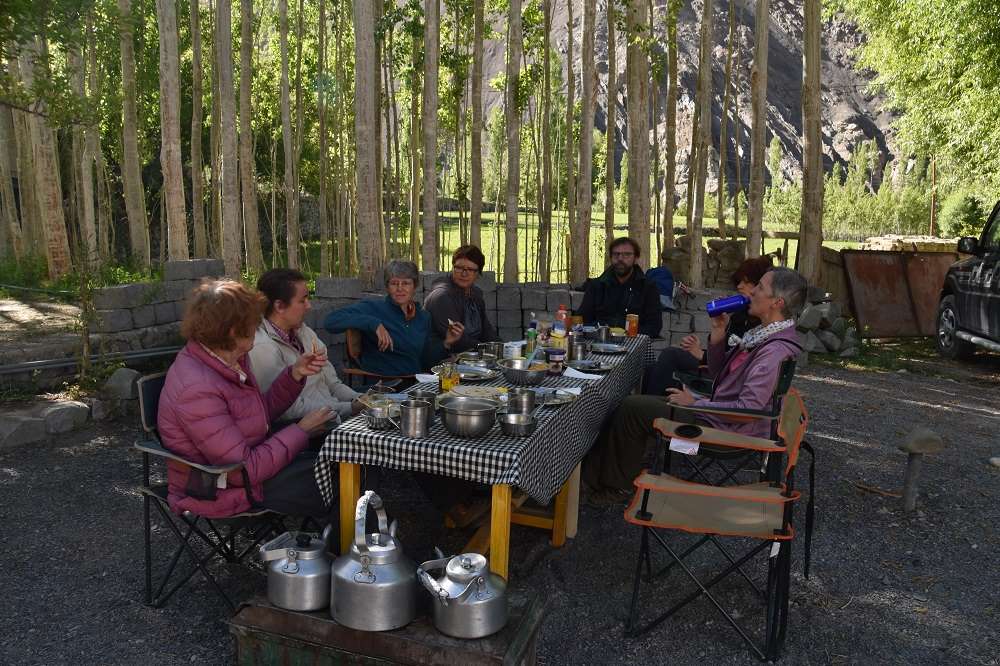 Trekking - bei schönem Wetter gönnen wir uns ein Frühstück im Freien