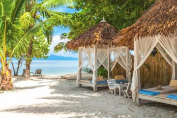 Bett-Pavillons am Strand