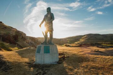 Statue blitzt im Sonnenlicht