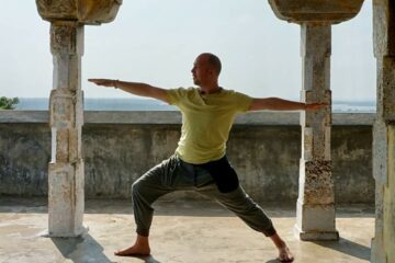 Johannes Vogt beim Yoga