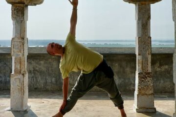 Johannes Vogt beim Yoga