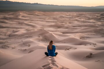 Yoga in der Sahara