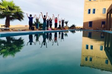 Yoga am Hotel-Pool