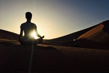 Meditation in der Wüste