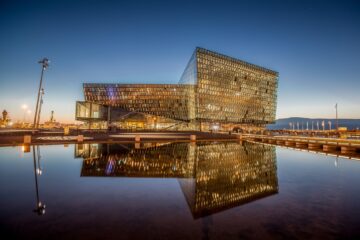Konzerthaus Harpa am Hafen von Reykjavík