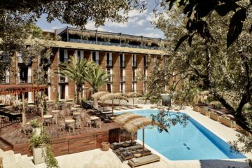 Hotelanlage mit Pool