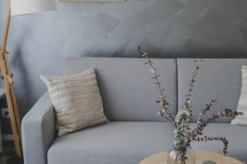 Graues Sofa