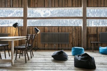 Sitzpolster am Holzboden