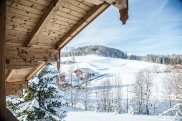 Ausscicht auf verschneite Landschaft