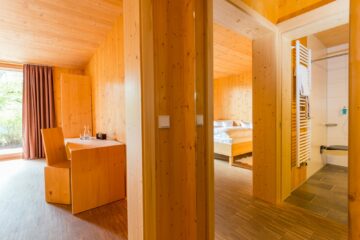 Doppelzimmer mit separatem Zimmer und Bad