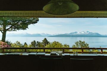 Terrasse mit Blick auf Fjord