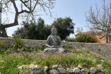 Buddha-Statue im Garten