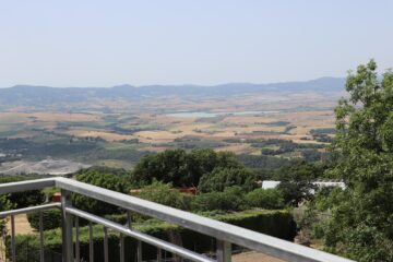 Blick vom Balkon über Ebene