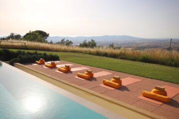 Yogamatten am Pool