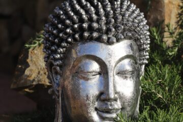 Silberner Buddha-Kopf