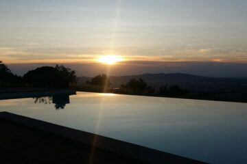 Sonne geht unter am Pool