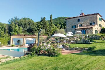 Haus im Garten mit Pool