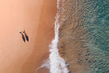 Salz im Haar: Yoga-Surf-Retreat mit Kajak & SUP an der Algarve – Bild 7