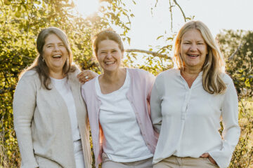 Bernita (links) oder Michaela (Mitte) vom Wainando Team begleiten dich auf dieser Gruppenreise!