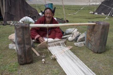 Ladakhi beim Weben