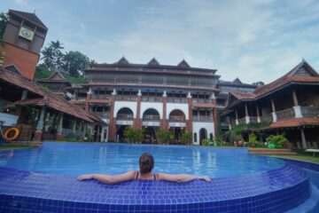 Frau im Pool