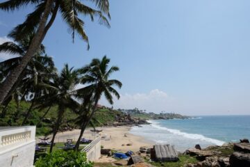 Blick auf Strand und Meer