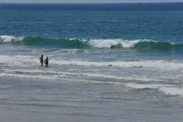 Zwei Frauen im Meer