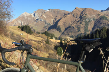 Rennrad vor Bergkulisse