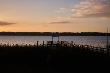 Steg am See im Abendrot