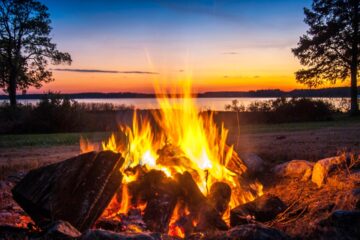 Lagerfeuer am See