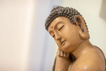 Lächelnde Buddha-Statue