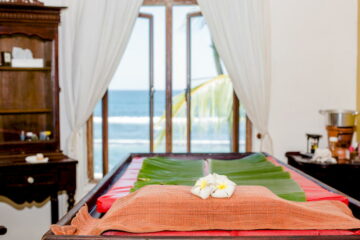 Massage-Tisch mit Ausblick aufs Meer