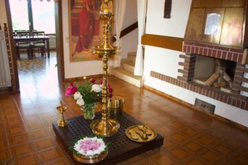 Indische Messinglampen in einem Hotel in Deutschland