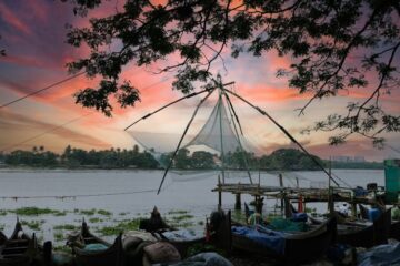 Fischernetze im Sonnenuntergang in den Backwaters