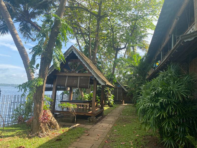 Anaamaya: Idyllisches Ayurveda-Resort am See