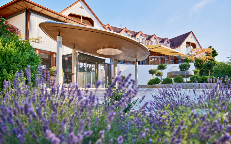 Im Ayurveda Resort Mandira entwickelte Longevity-Kur für anspruchsvolle Gäste – Yoga, Genussküche, Natur ♥ Mehr über Anti-Aging erfahren!