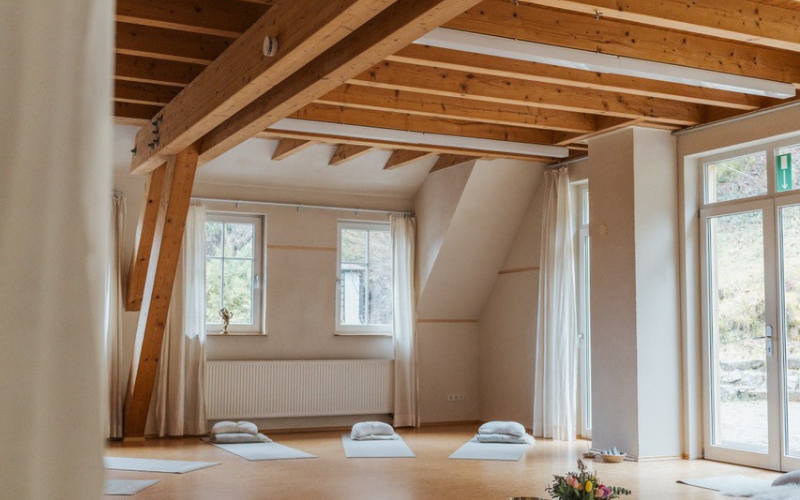 Abwechslungsreiche Yoga-Retreats im Schwarzwald – inkl. Meditation, Atemarbeit, Qigong & Live-Musik ♥ Jetzt buchen!